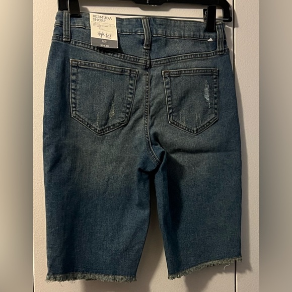 🆕 STYLE & CO WOMEN BERMUDA JEAN SHORTS (2P) - Picture 2 of 3